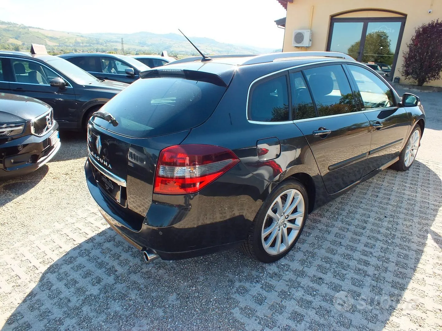 Renault Laguna 2011 photo 4