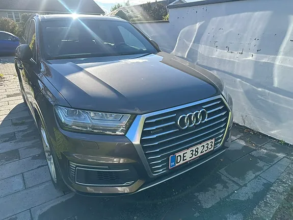 Audi Q7 2017 photo 2