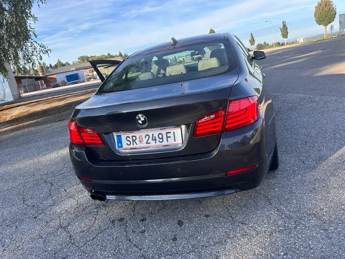 BMW 5 Series 2010 photo 2