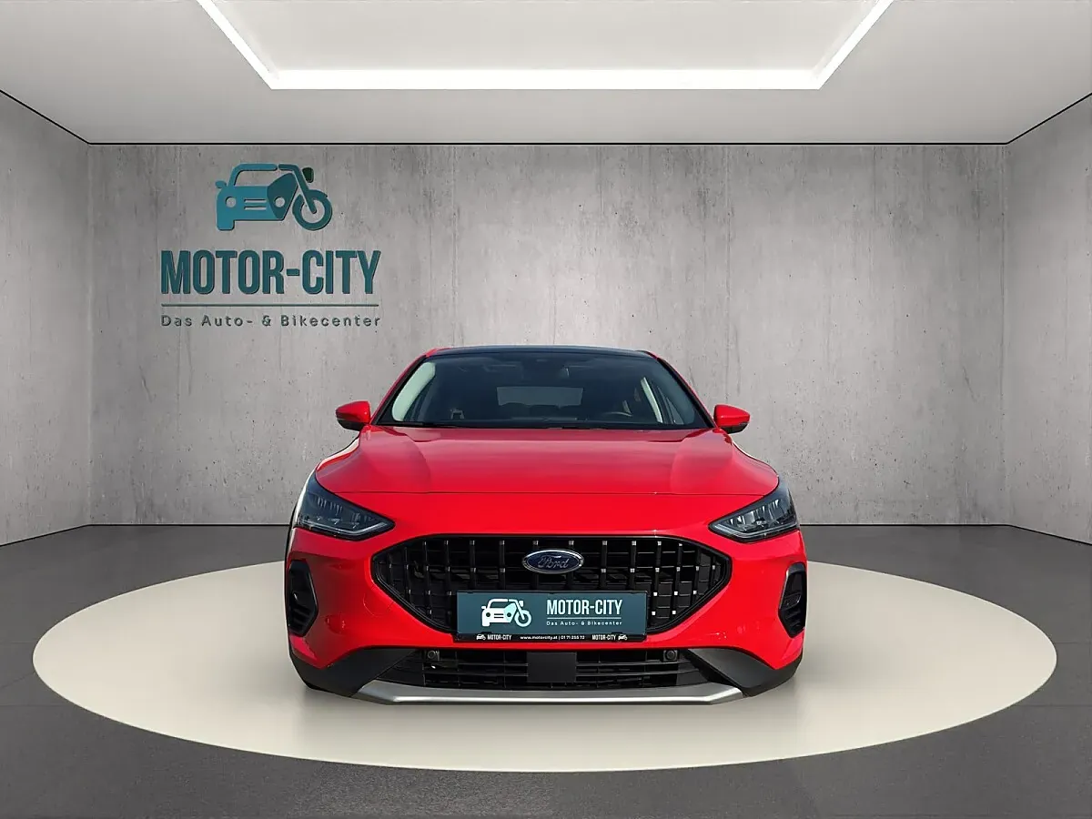 Ford Focus 2024 photo 2