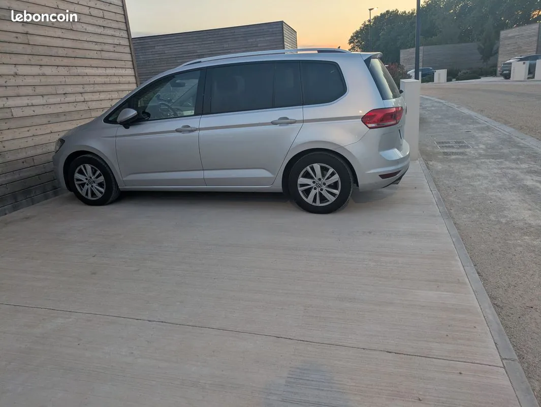 Volkswagen Touran 2021 photo 2