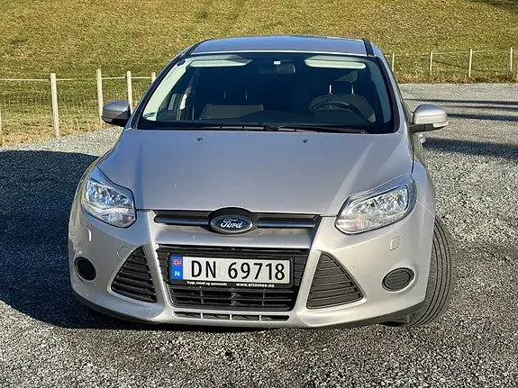 Ford Focus 2011 photo 2