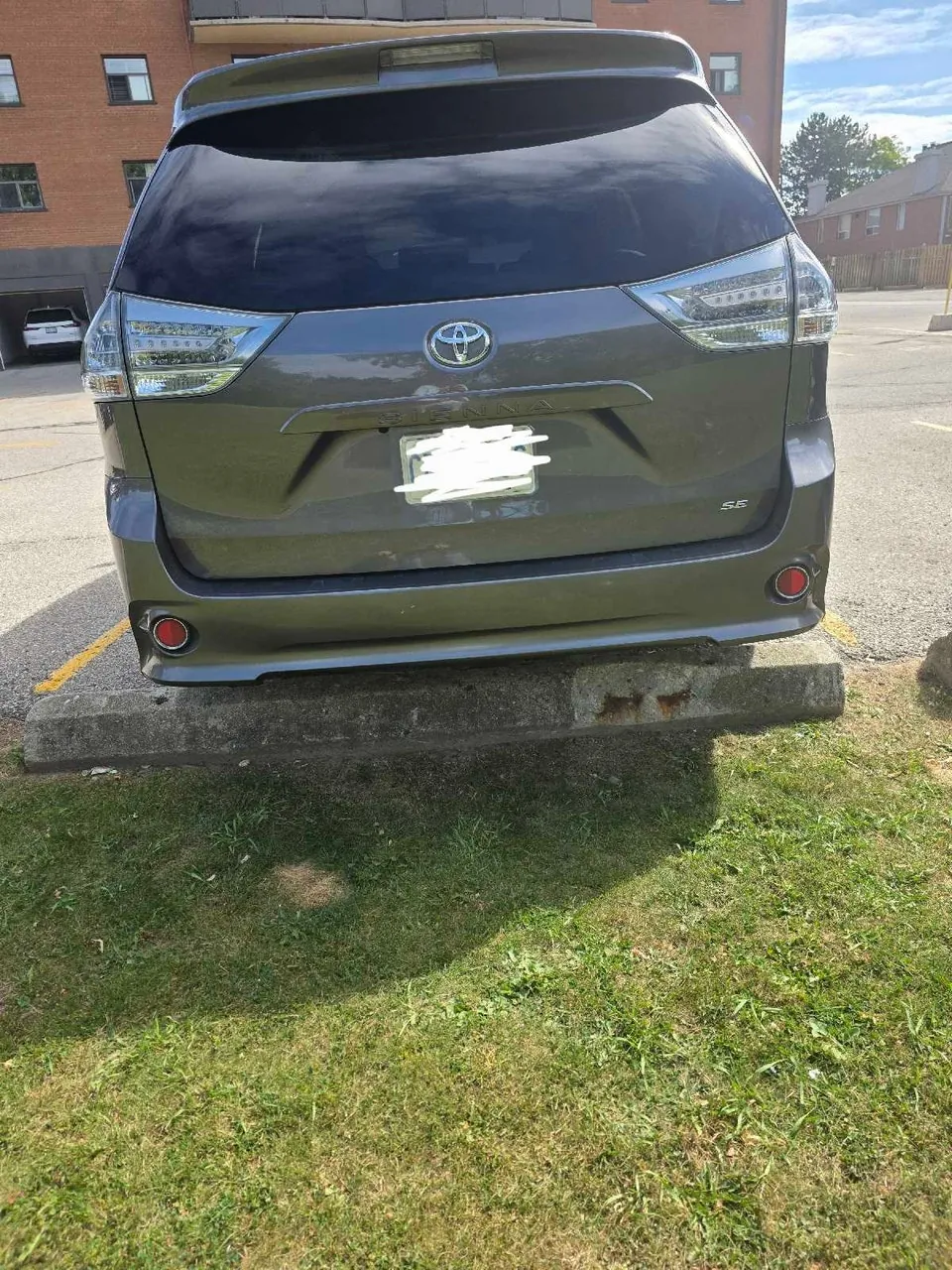 Toyota Sienna 2015 photo 2