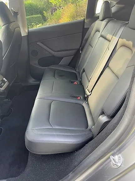 Tesla Model Y 2023 photo 2