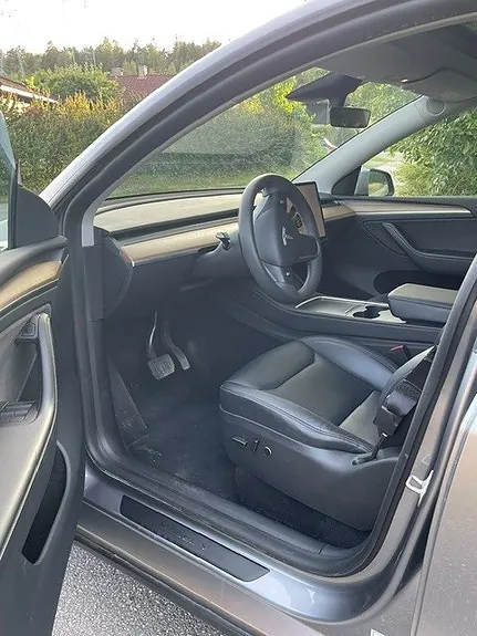 Tesla Model Y 2023 photo 3
