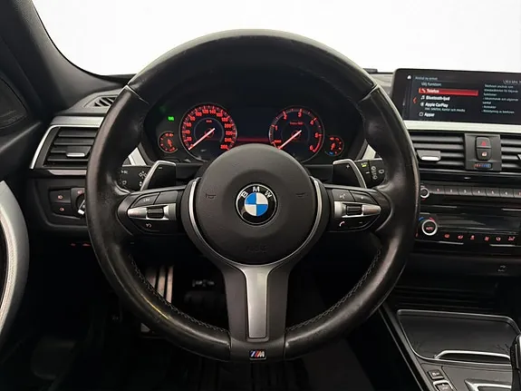 BMW 320I 2018 photo 2