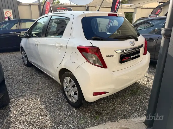 Toyota Yaris 2013 photo 4