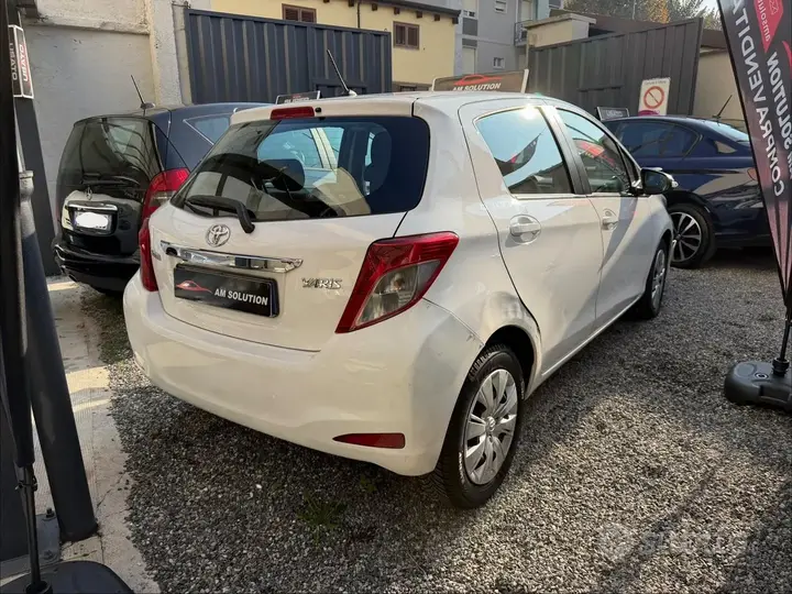 Toyota Yaris 2013 photo 3