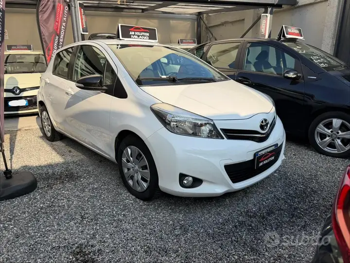 Toyota Yaris 2013 photo 2