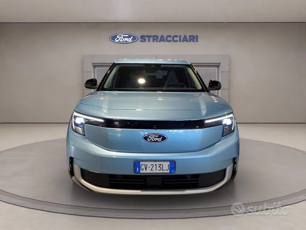 Ford Explorer 2024 photo 2