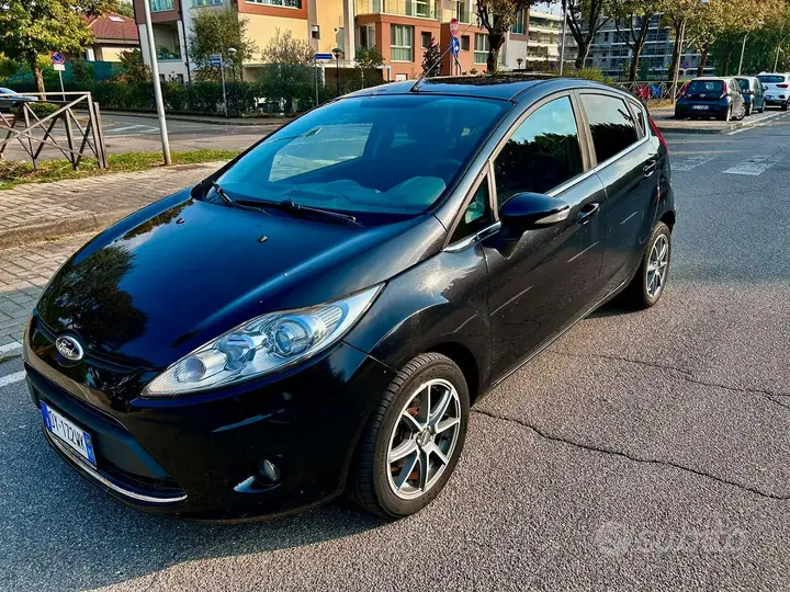 Ford Fiesta 2009 photo 2