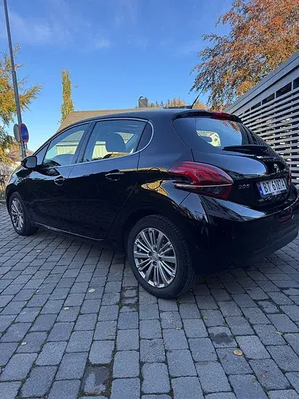 Peugeot 208 2017 photo 2