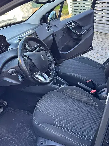 Peugeot 208 2017 photo 3