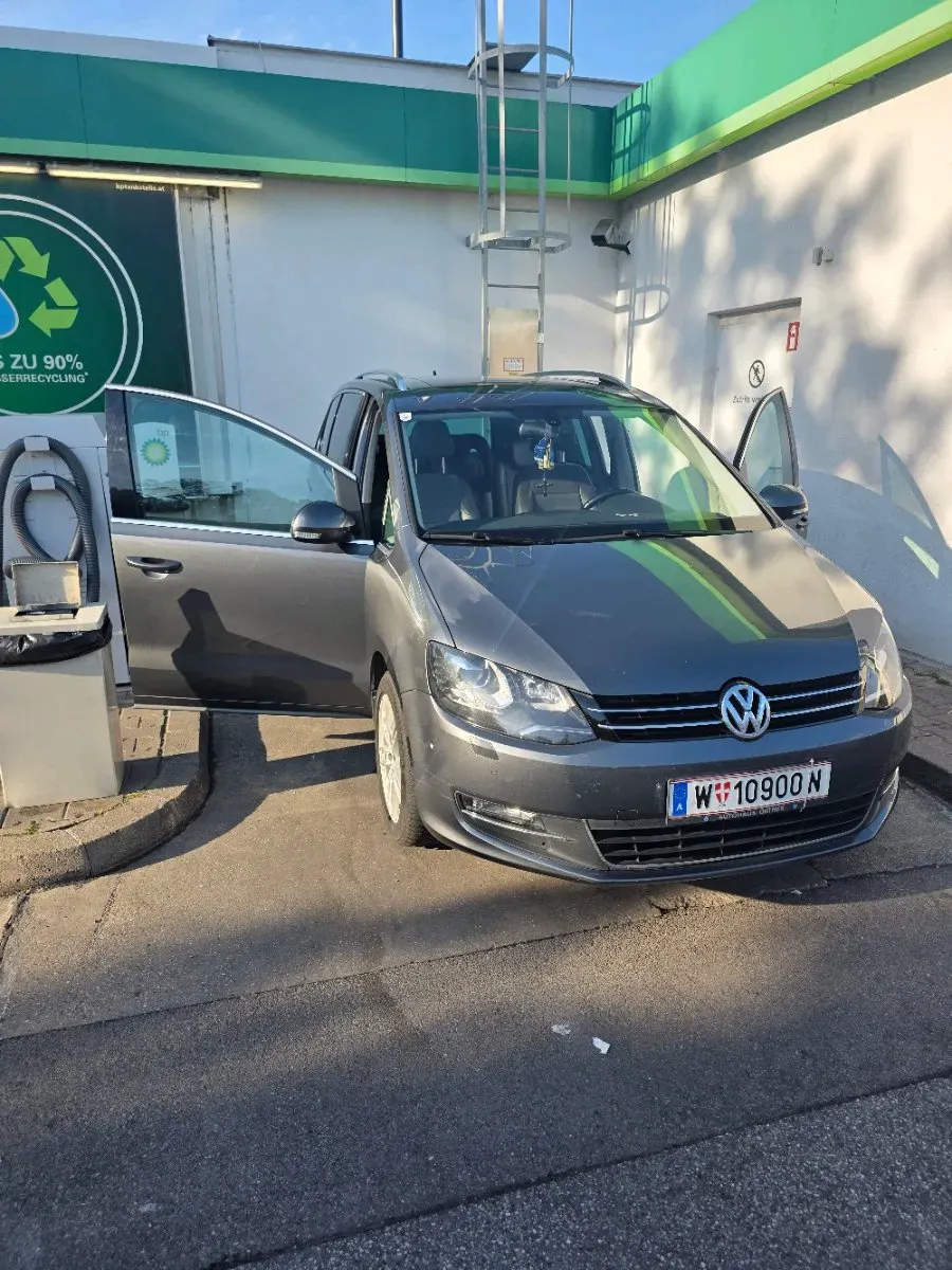 Volkswagen Sharan 2011 photo 2
