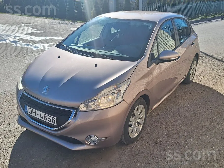Peugeot 208 2012 photo 2