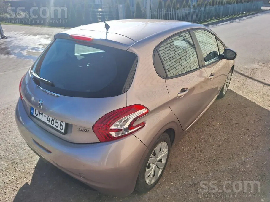 Peugeot 208 2012 photo 3