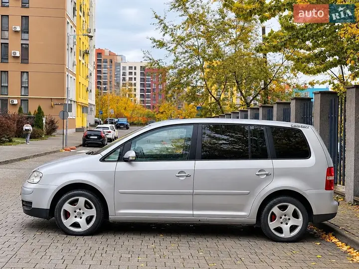 Volkswagen Touran 2003 photo 3