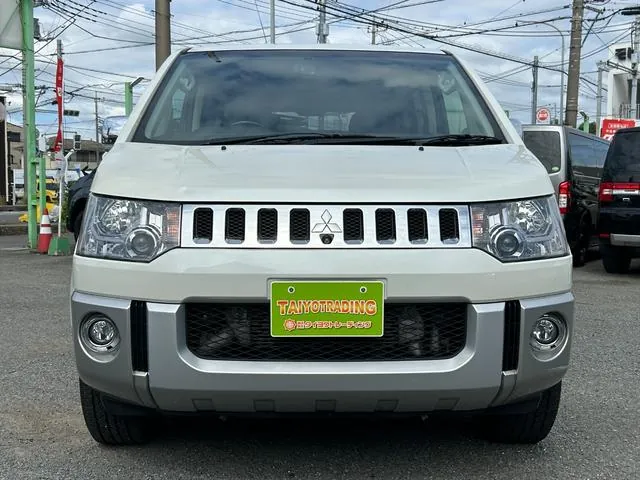 Mitsubishi Delica D 2017 photo 2