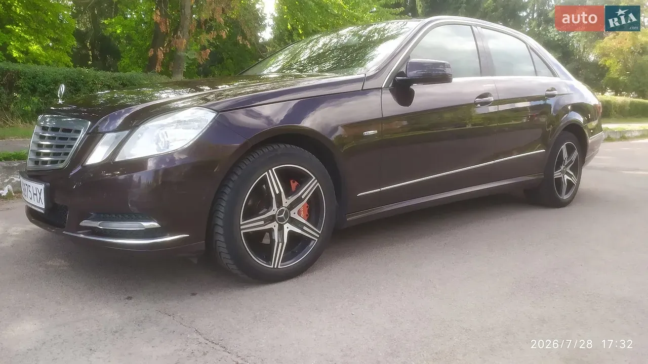 Mercedes-Benz E-Class 2012 photo 2
