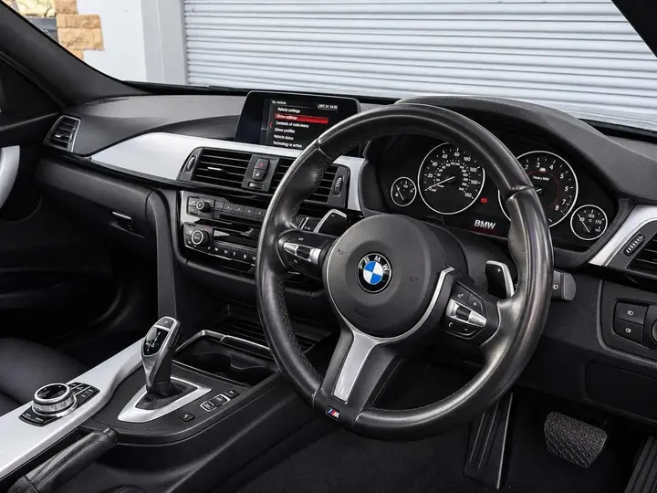 BMW 3 Series 2018 photo 5