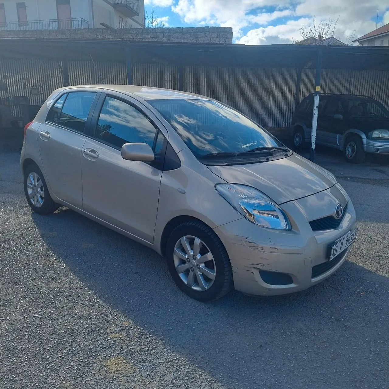 Toyota Yaris 2010 photo 2