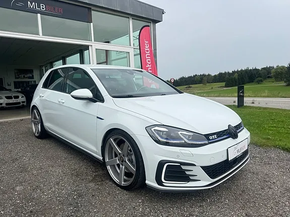 Volkswagen Golf 2018 photo 2