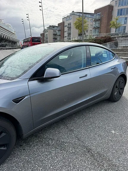 Tesla Model 3 2025 photo 3