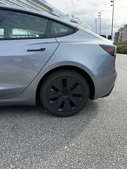 Tesla Model 3 2025 photo 4