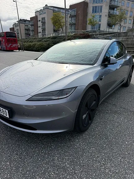 Tesla Model 3 2025 photo 2