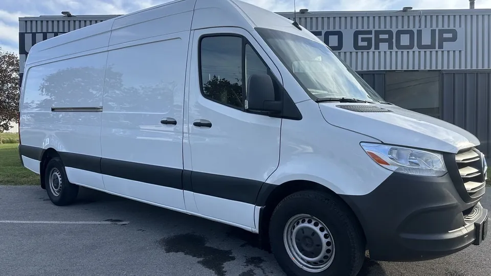 Mercedes-Benz Sprinter Van 2022 photo 3