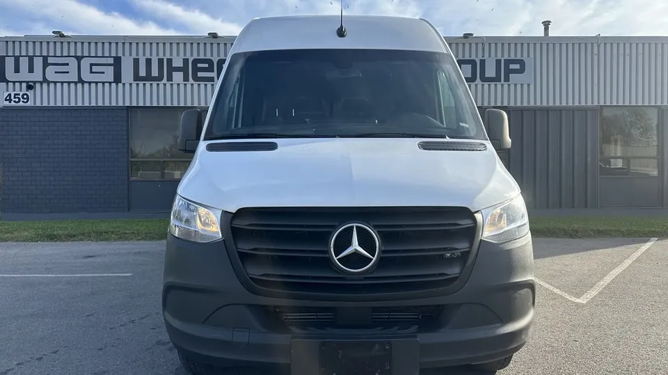 Mercedes-Benz Sprinter Van 2022 photo 2