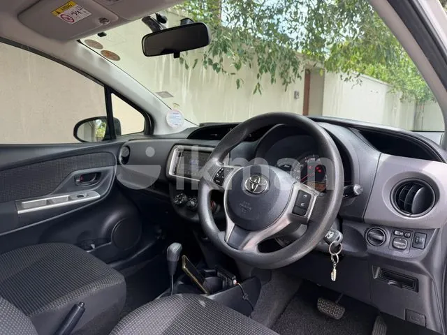 Toyota Vitz 2015 photo 3