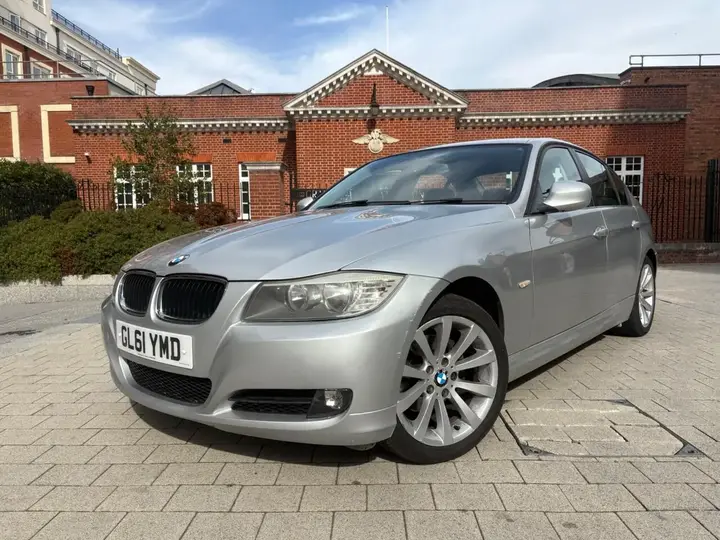 BMW 3 Series 2011 photo 3