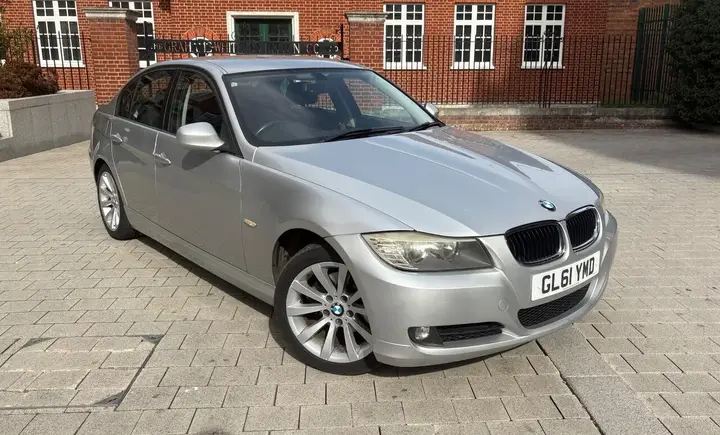 BMW 3 Series 2011 photo 2