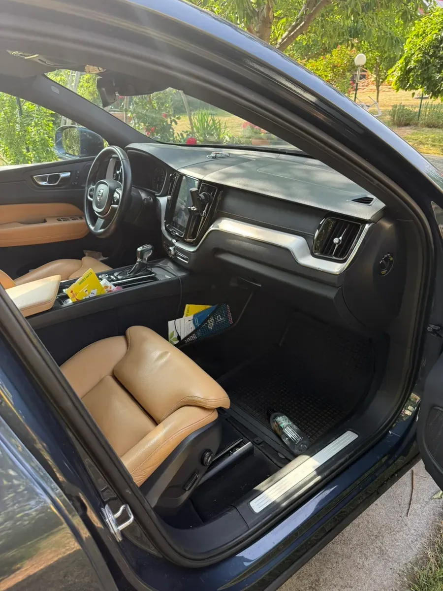 Volvo Xc60 2019 photo 2