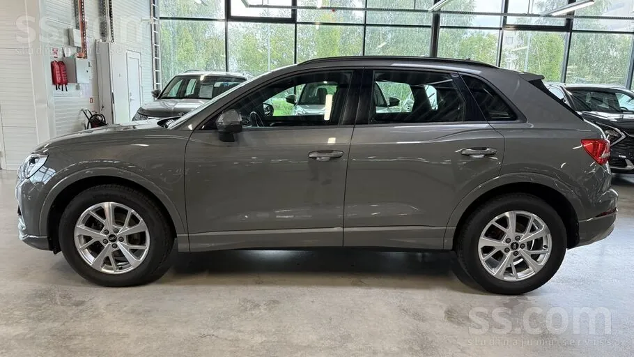 Audi Q3 2022 photo 2