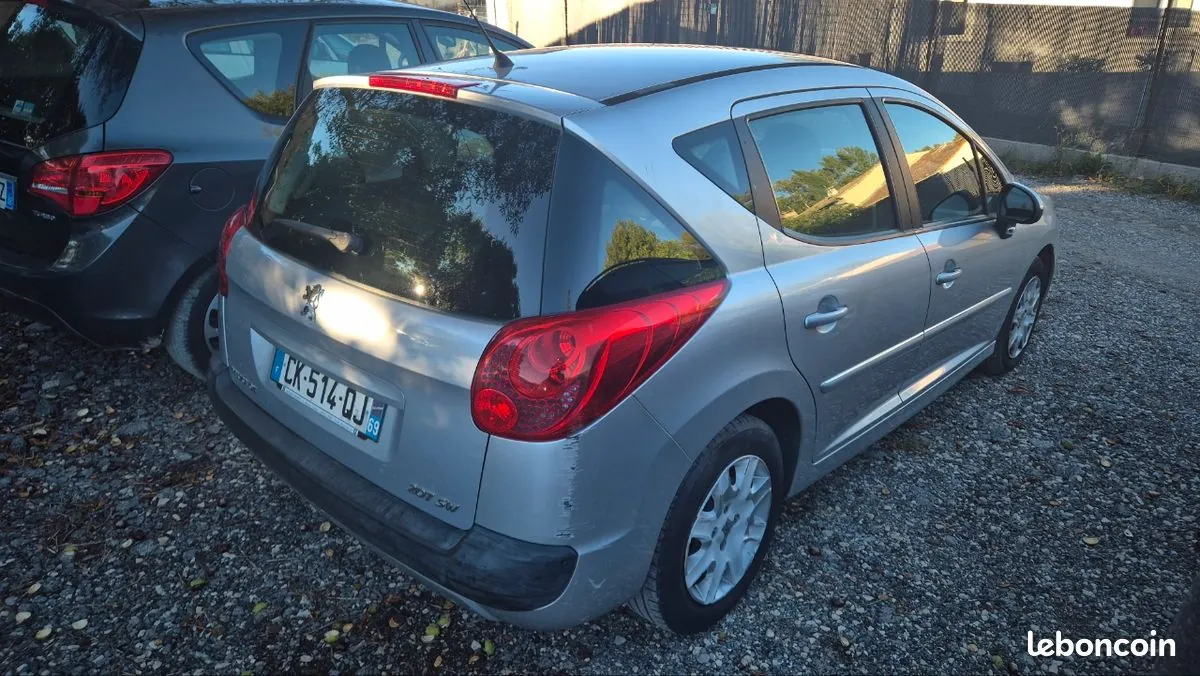 Peugeot 207 2012 photo 4