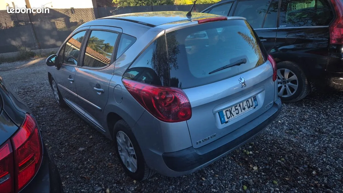Peugeot 207 2012 photo 3