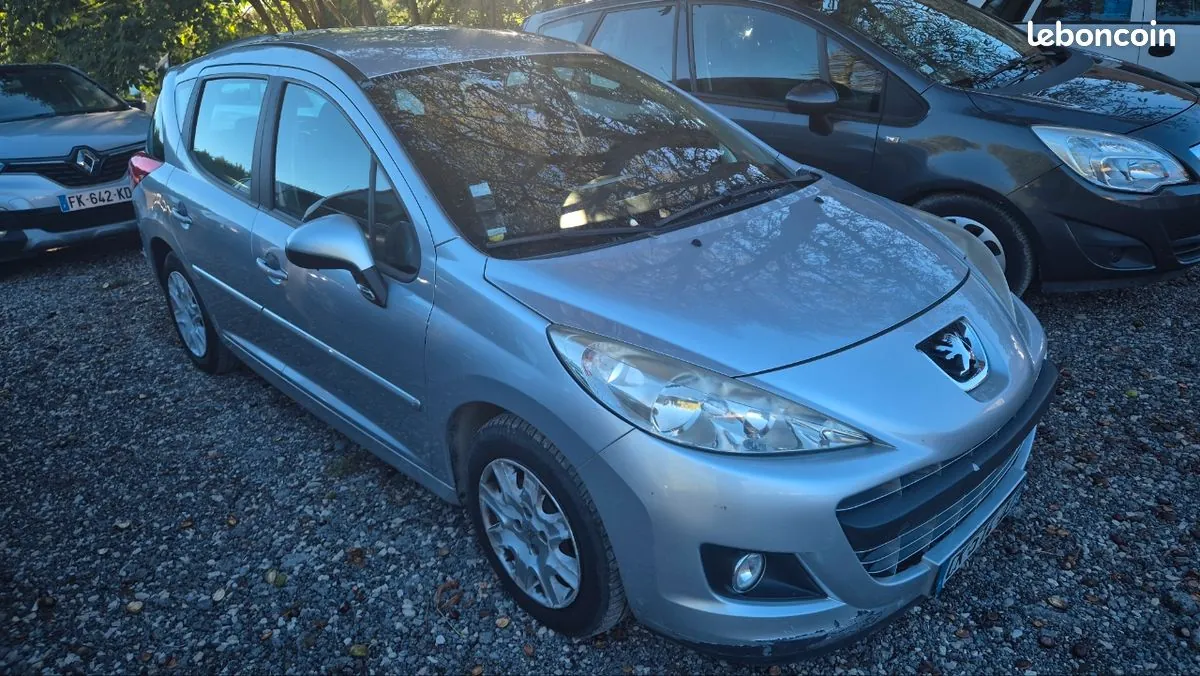 Peugeot 207 2012 photo 2
