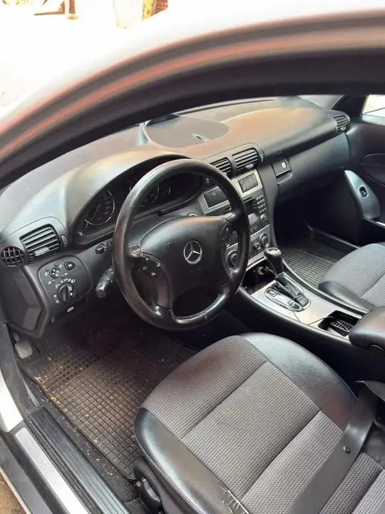 Mercedes-Benz C220D