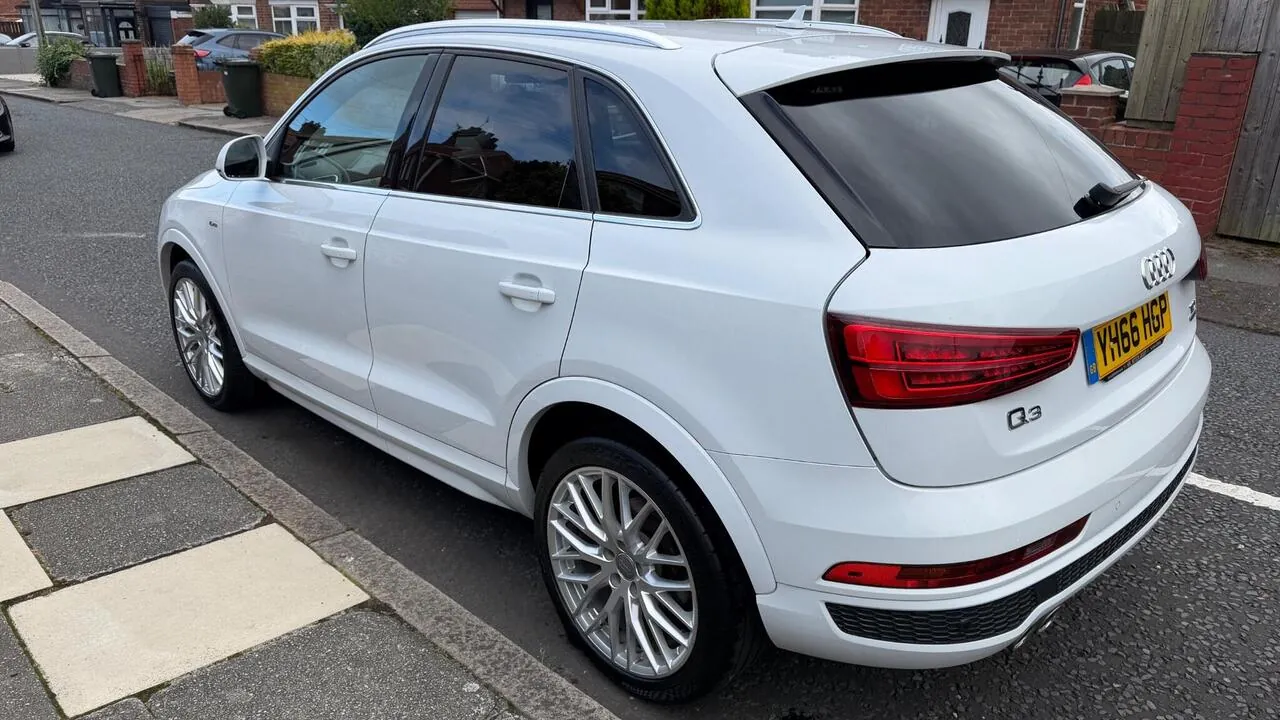 Audi Q3 2016 photo 2