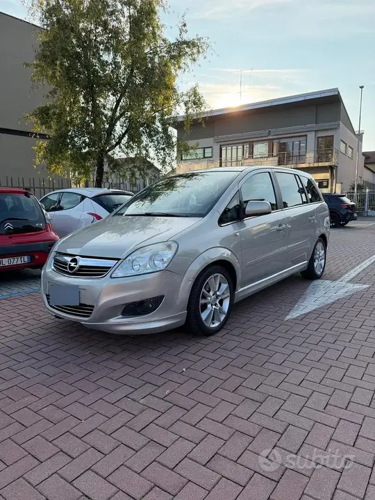 Opel Zafira 2010 photo 4