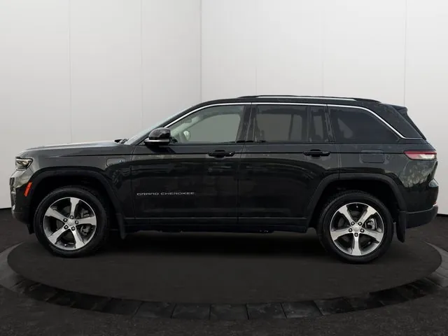 Jeep Grand Cherokee 2023 photo 2