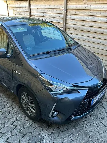 Toyota Yaris 2017 photo 2