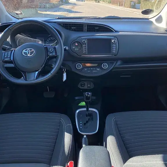 Toyota Yaris 2017 photo 5