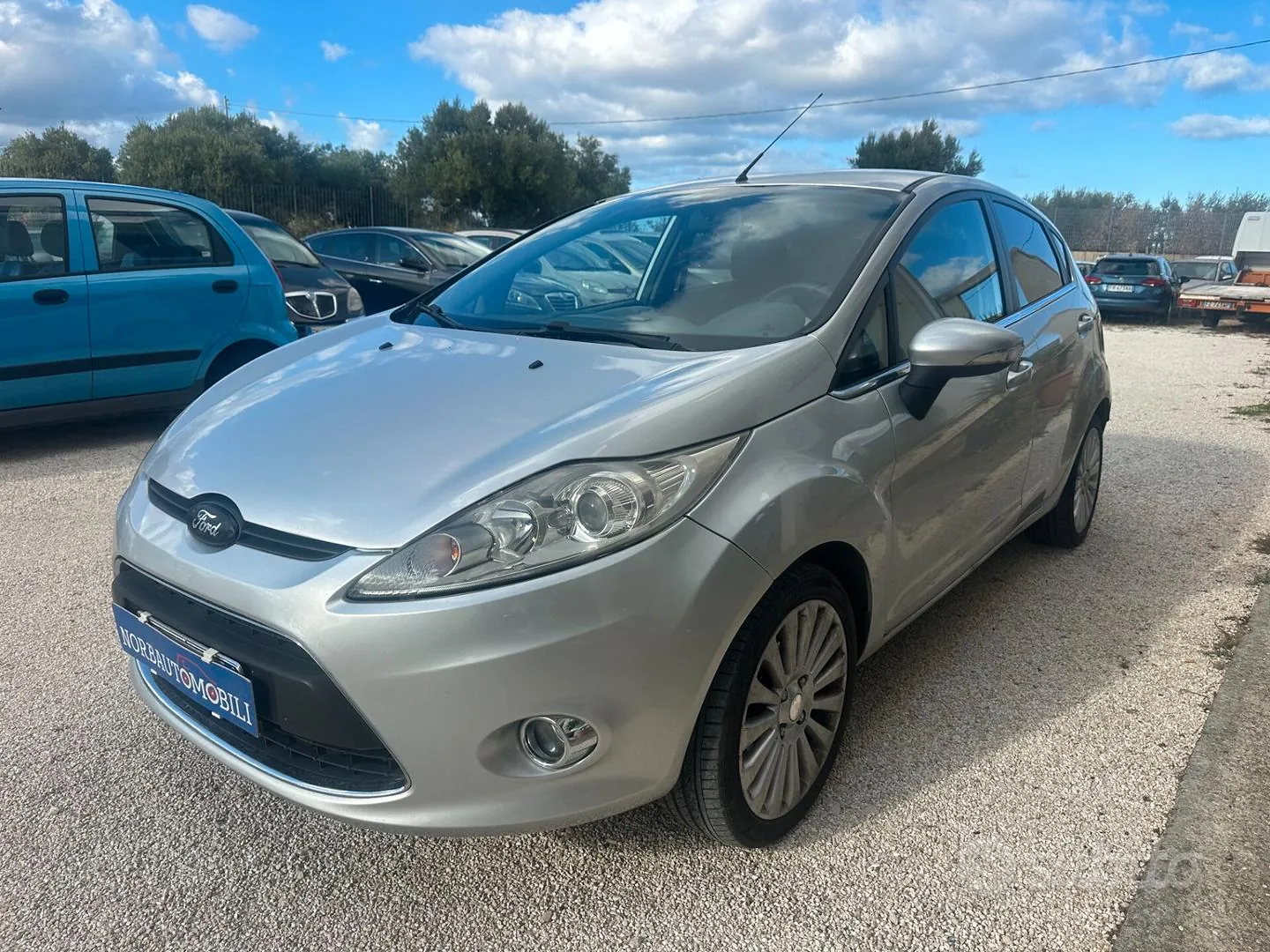 Ford Fiesta 2010 photo 2