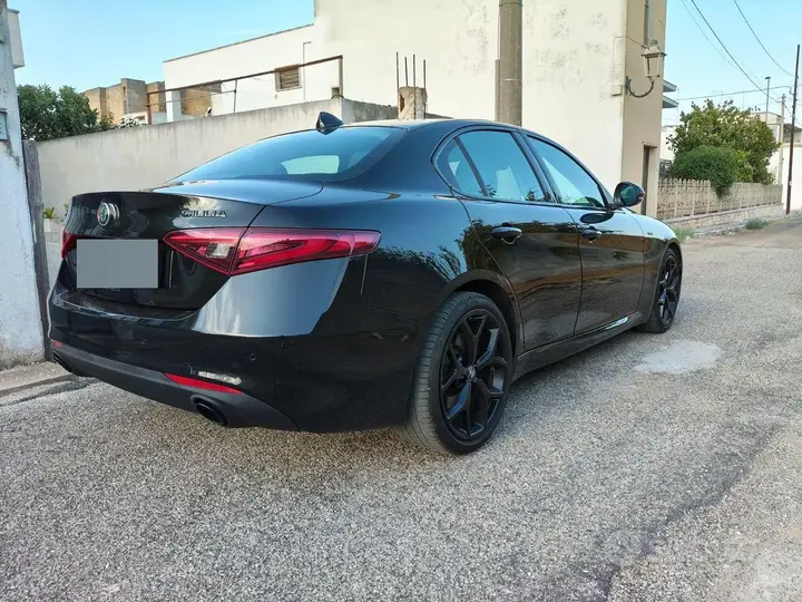 Alfa Romeo Giulia 2020 photo 2