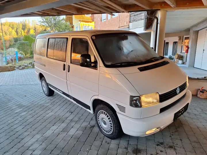 Volkswagen T4 1999 photo 3