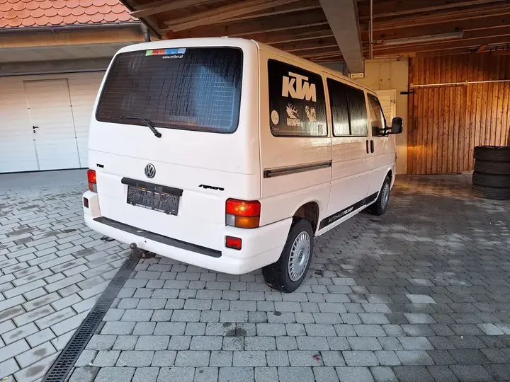 Volkswagen T4 1999 photo 2