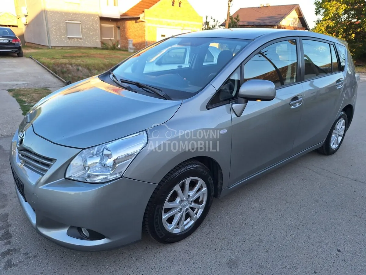 Toyota Verso 2011 photo 2